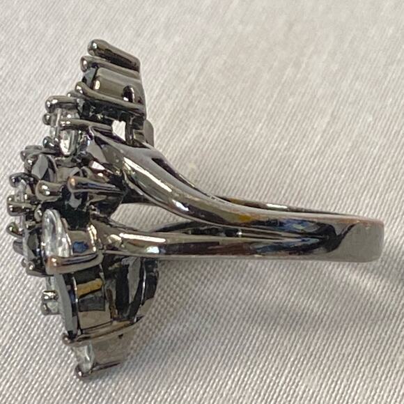 Gun Metal Ring With Balck Clear Round And Marquise Bouquet of Stones - Picture 7 of 10